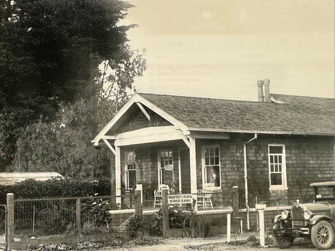 Shelter building in 1922 in Oakland